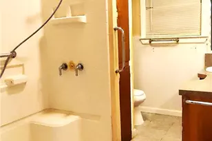 112 College Ave, Oglesby, TX 76561 - Photo 34