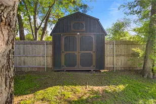 906 S 3rd St, Valley Mills, TX 76689 - Photo 32