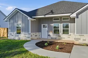 412 E Hunt St, Bremond, TX 76629 - Photo 2