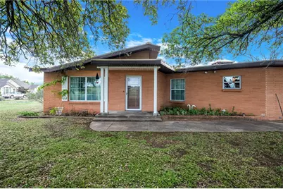 611 N Avenue Q Street, Clifton, TX 76634 - Photo 2