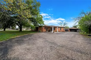 611 N Ave Q St, Clifton, TX 76634 - Photo 4
