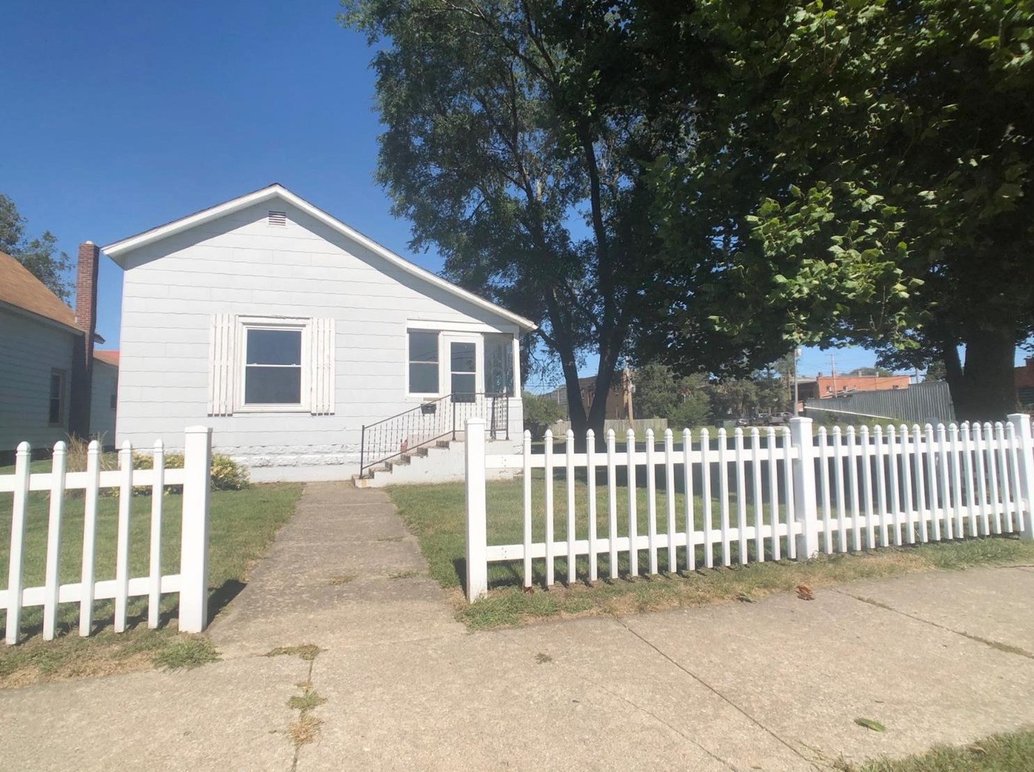 206 Seymour St, Kentland, IN 47951-1243