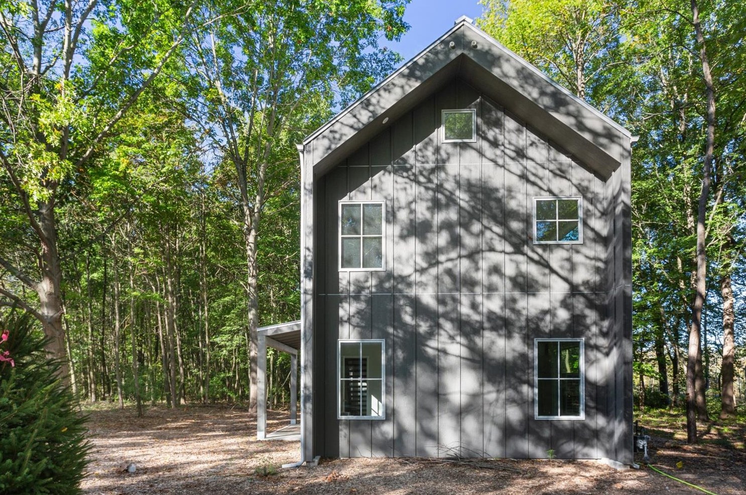 12 Grand Beach Rd, Michigan City, IN 46360-1280