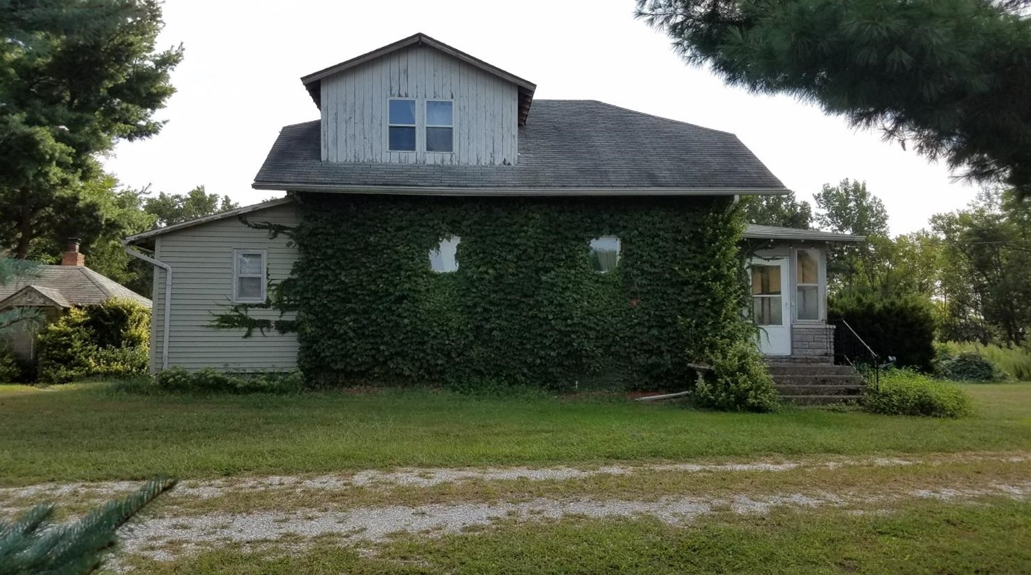 602 National St, Medaryville, IN 47957-8205