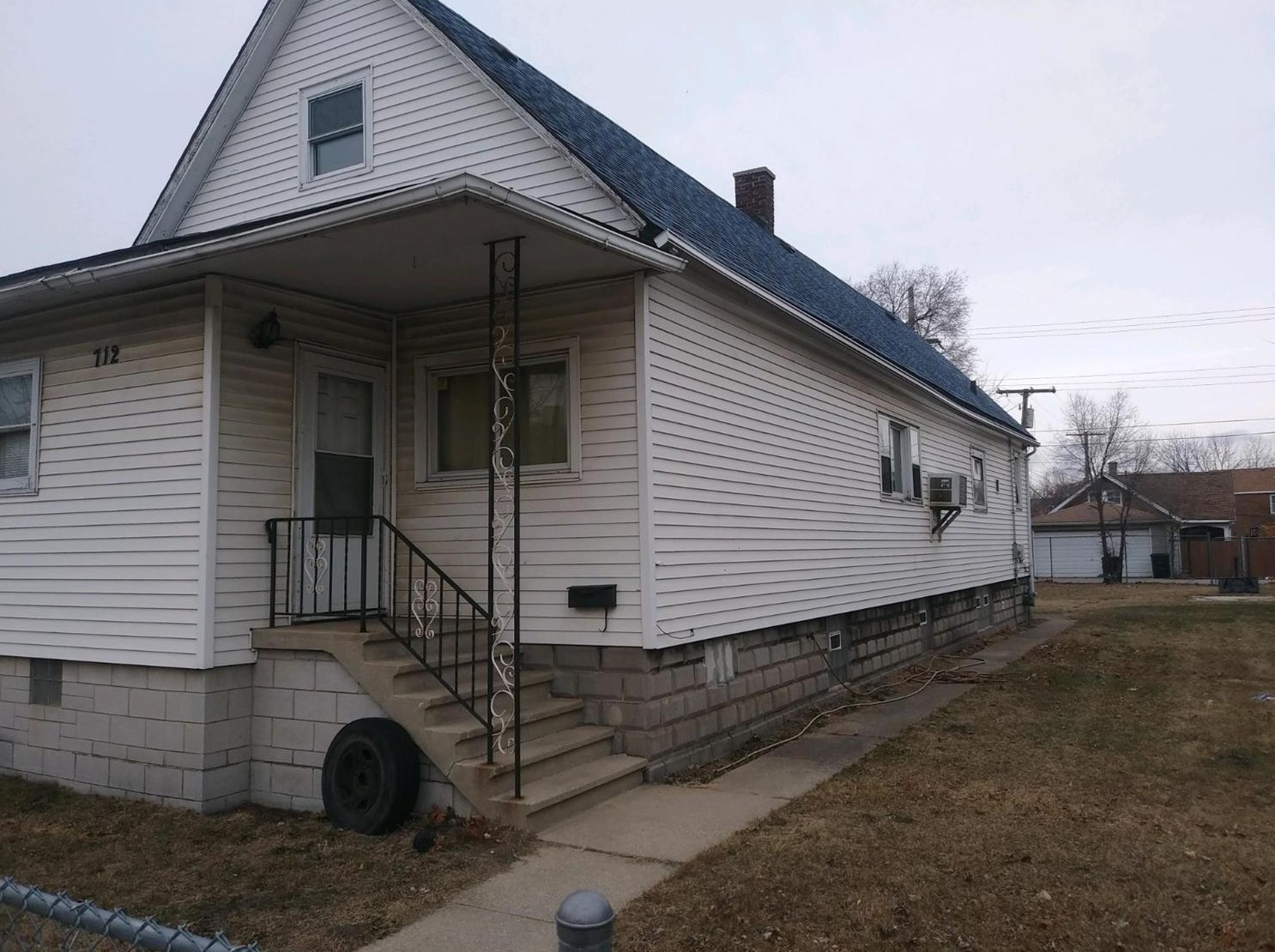 712 W 151st St, East Chicago, IN 46312
