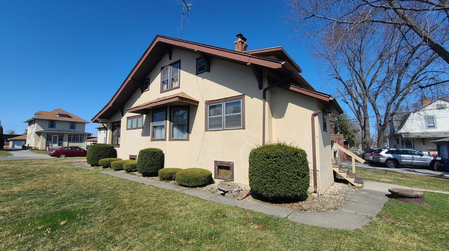 216 Pettibone Ave, Crown Point, IN 46307