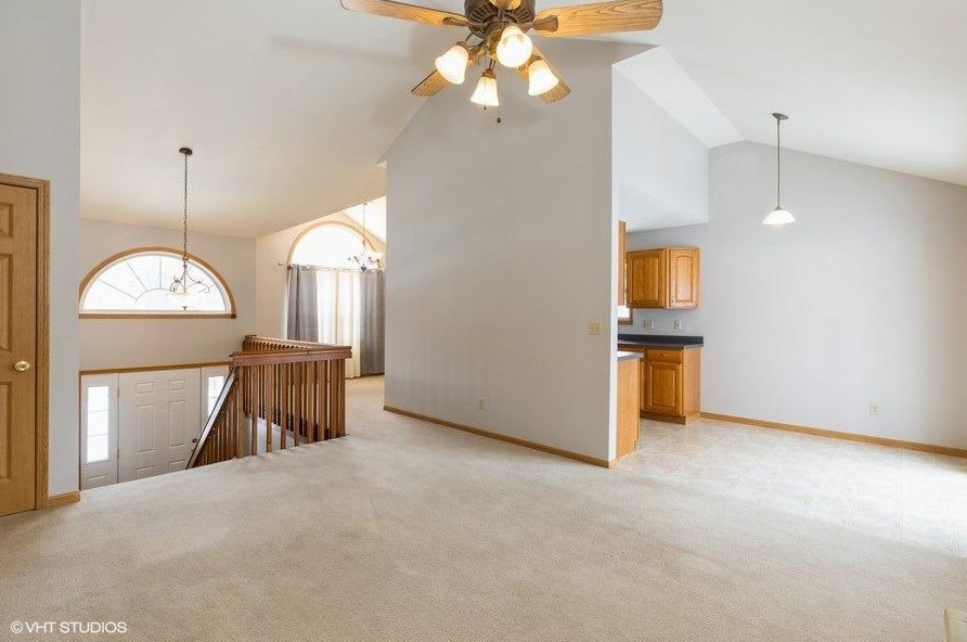 694 Coventry Ln, Valpo, IN 46385-8409
