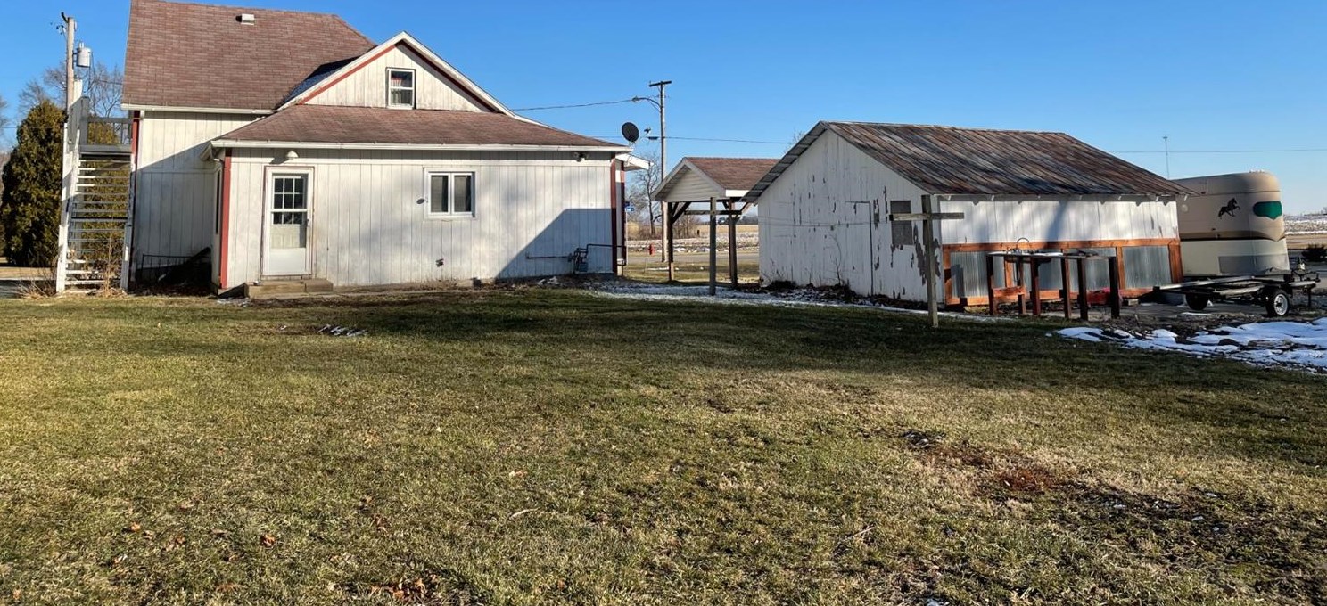 116 Railroad St, Kewanna, IN 46939-2012