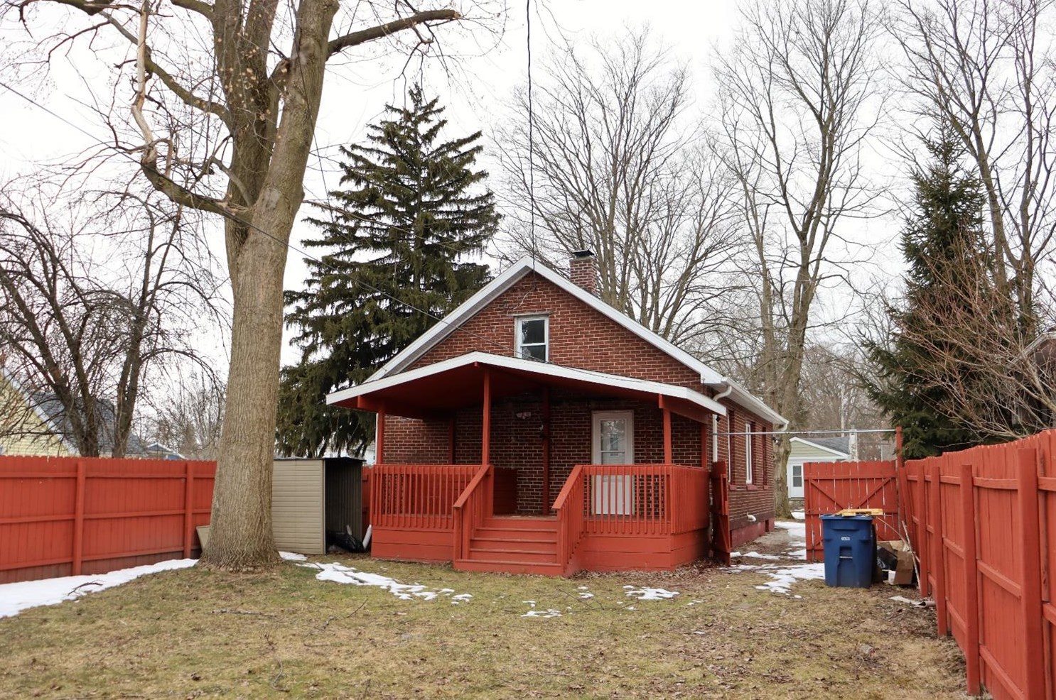 305 Niesen St, La Porte, IN 46350-2555