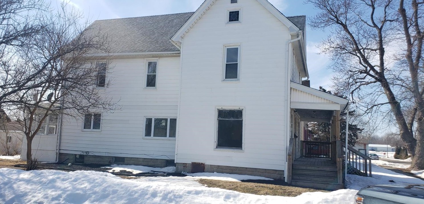 111 Graham St, Kentland, IN 47951-1231