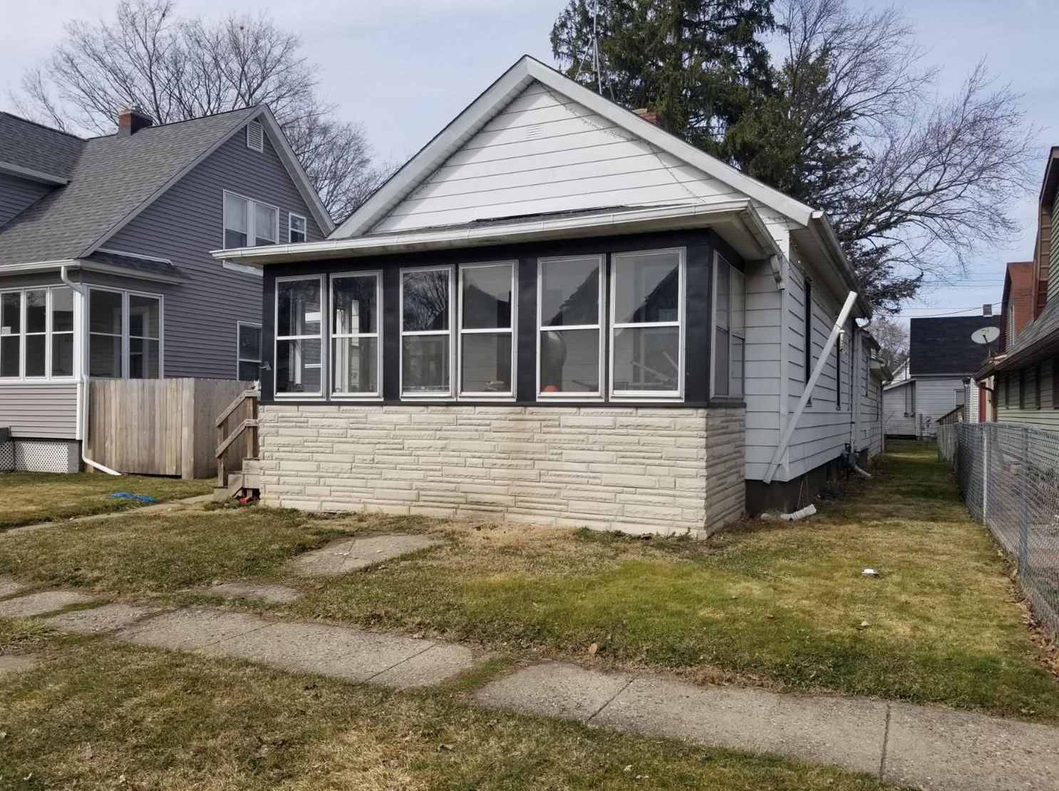 323 Maple Ave, La Porte, IN 46350-4006