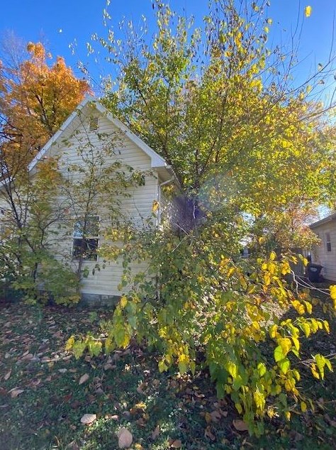 1303 W 5th St, Anderson, IN 46016