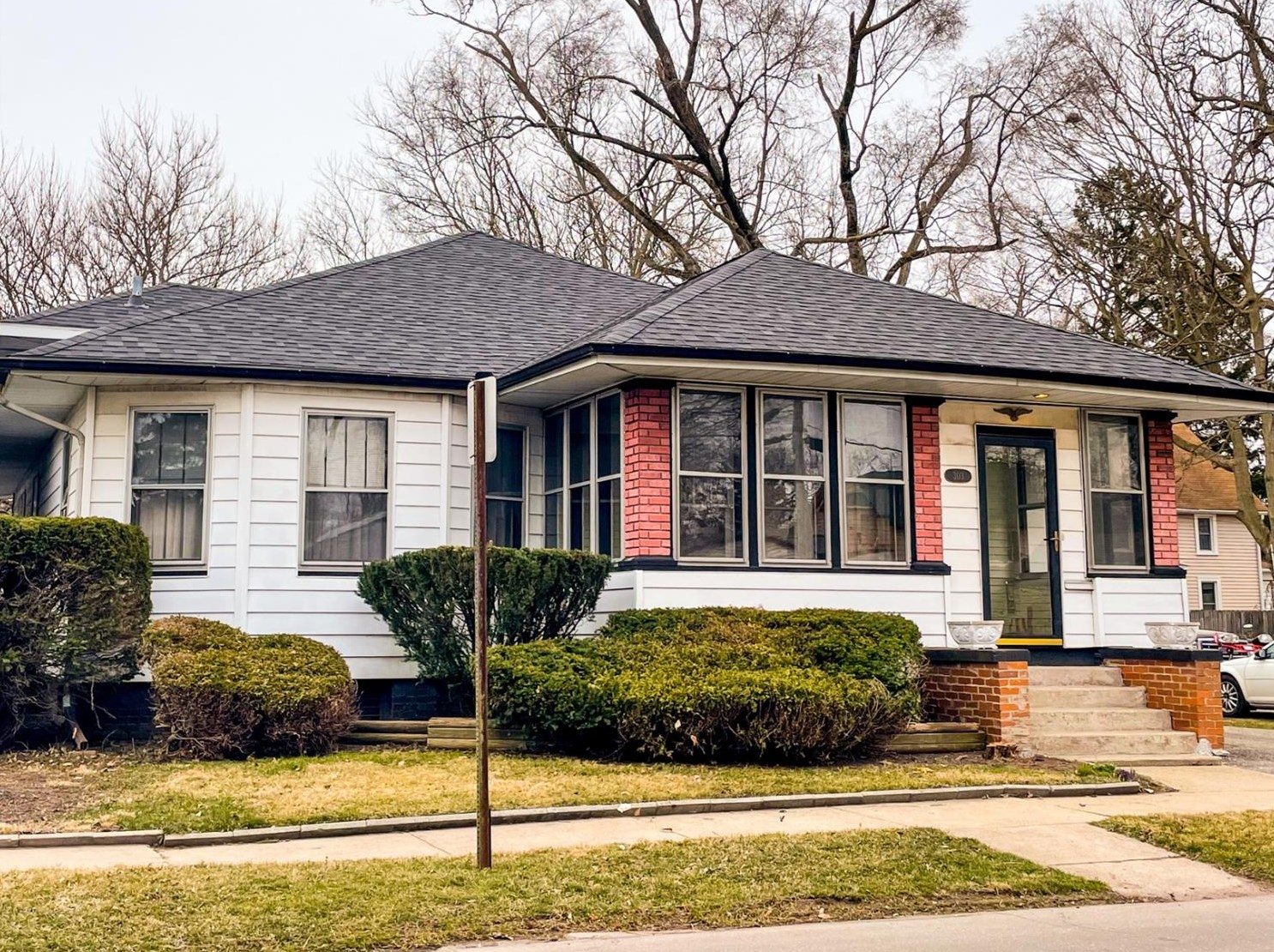 303 Scott St, La Porte, IN 46350-3864