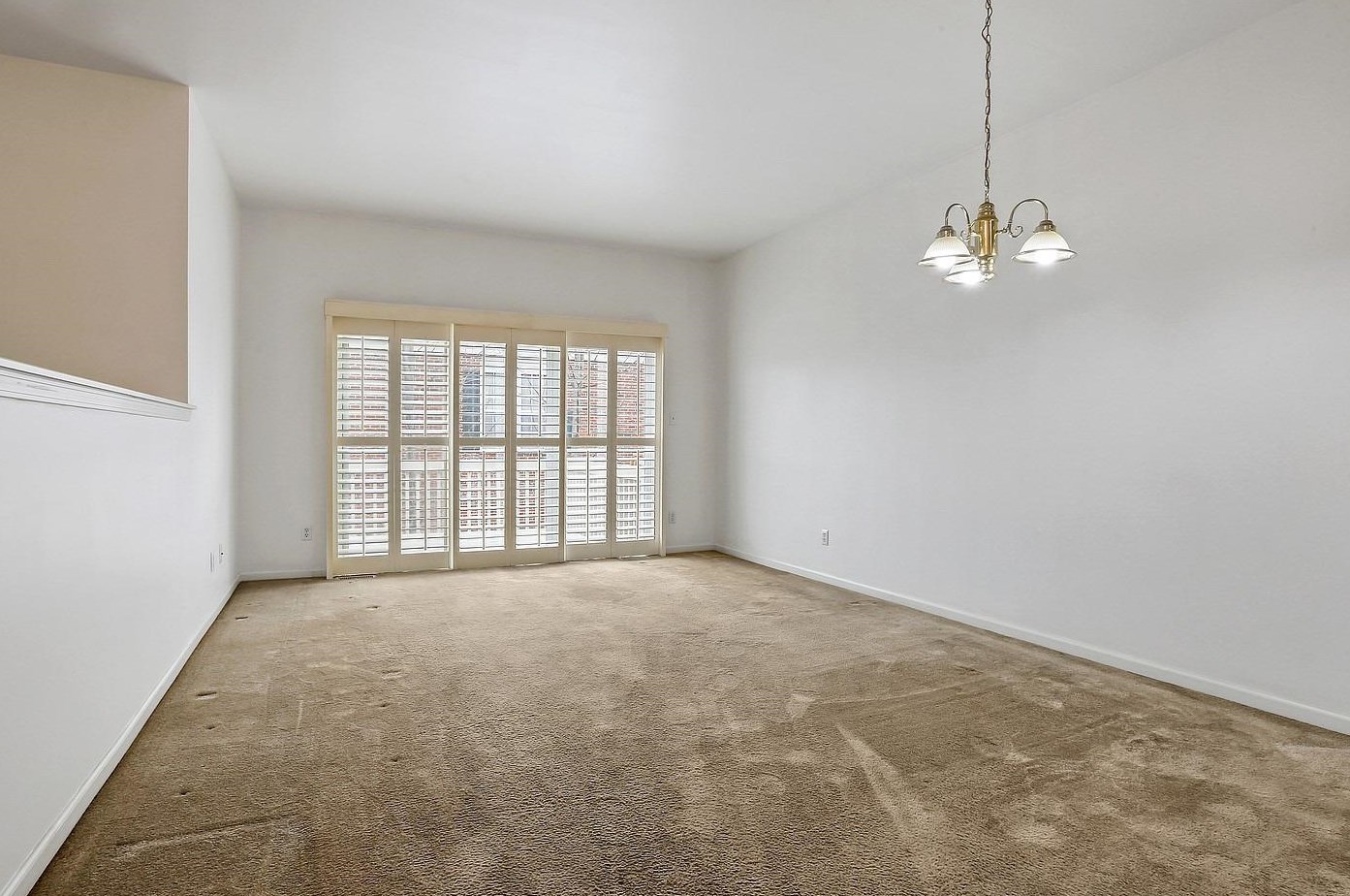 8755 Lake Hills Dr, Dyer, IN 46373