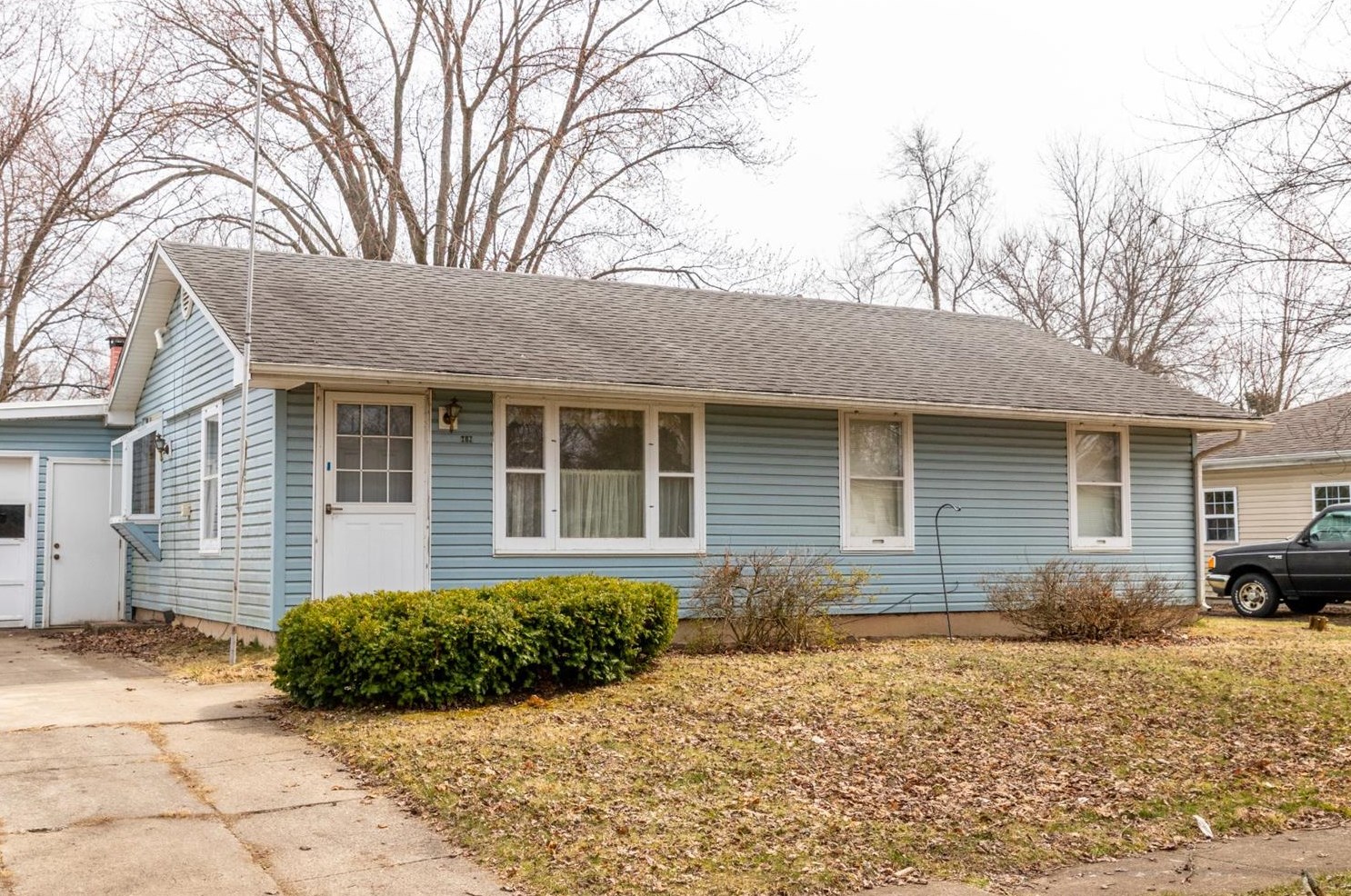 107 Parkview Ave, La Porte, IN 46350-6146