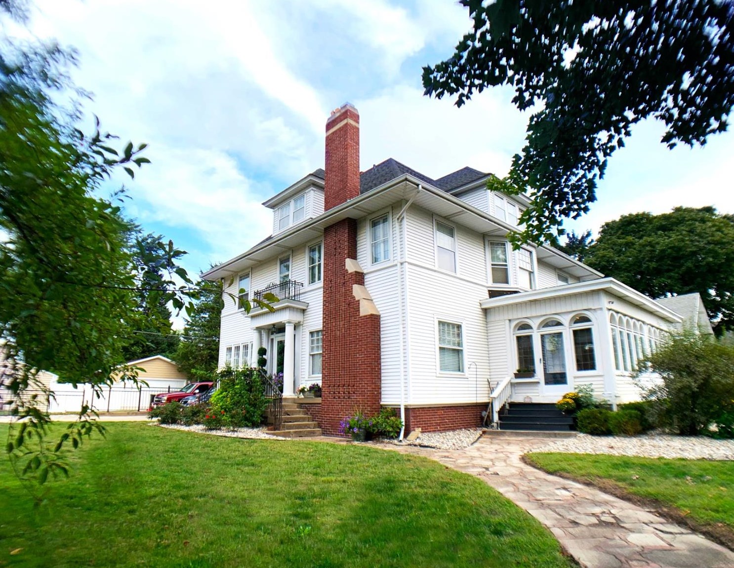 111 Earl Rd, Michigan City IN  46360-5918 exterior