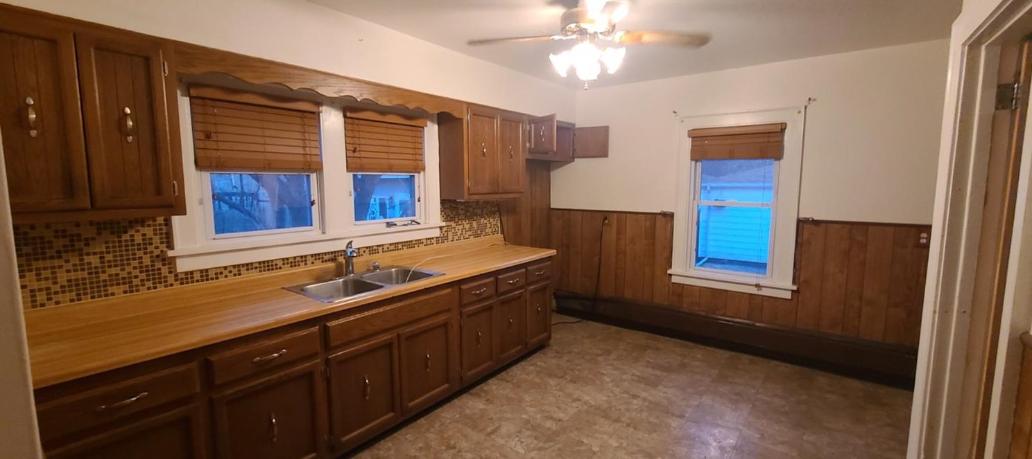 262 Fernwood St, Hammond, IN 46324