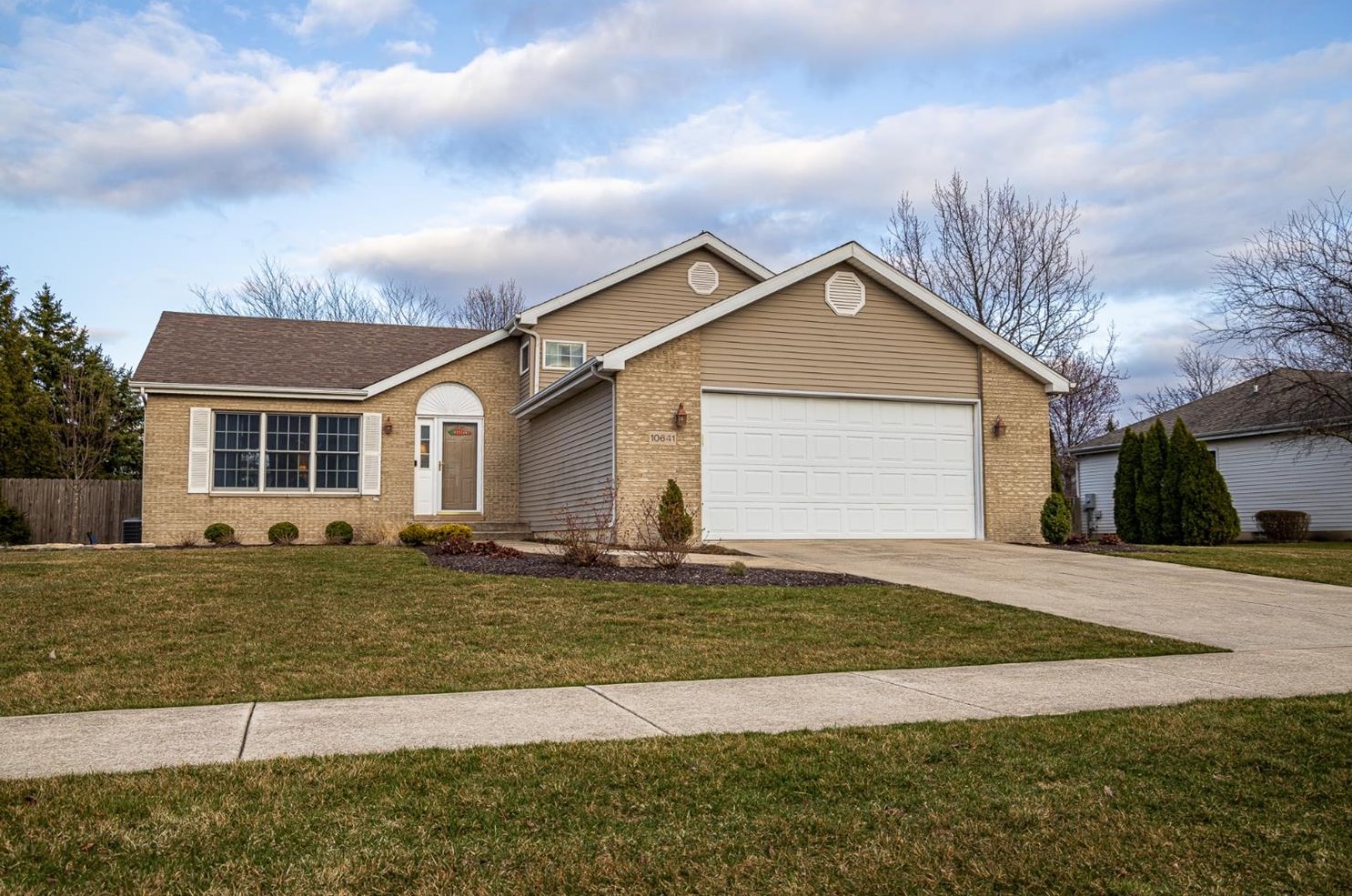 10641 Manor Dr, Dyer, IN 46373