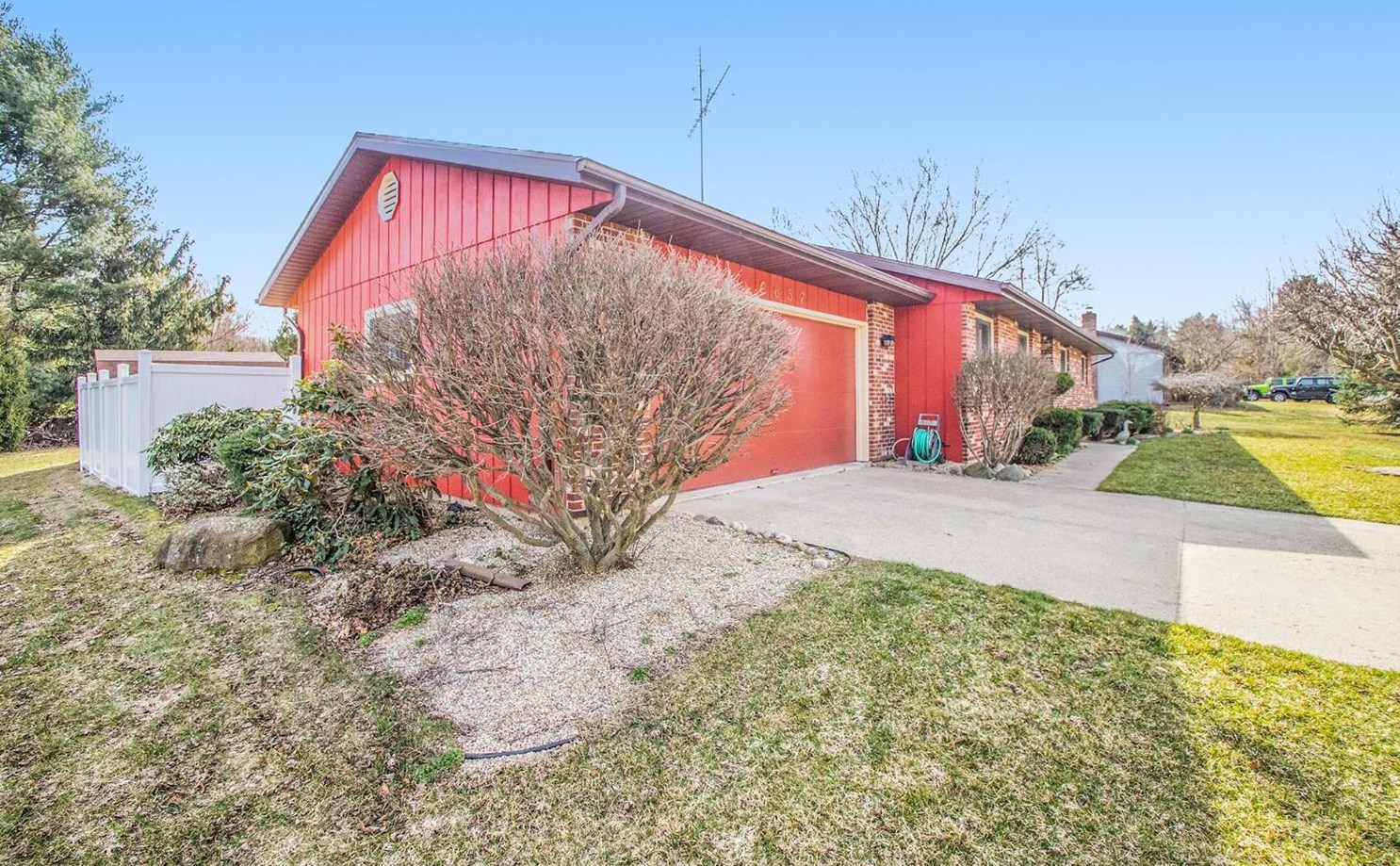 2657 Rembrandt Ln, La Porte, IN 46350-8469