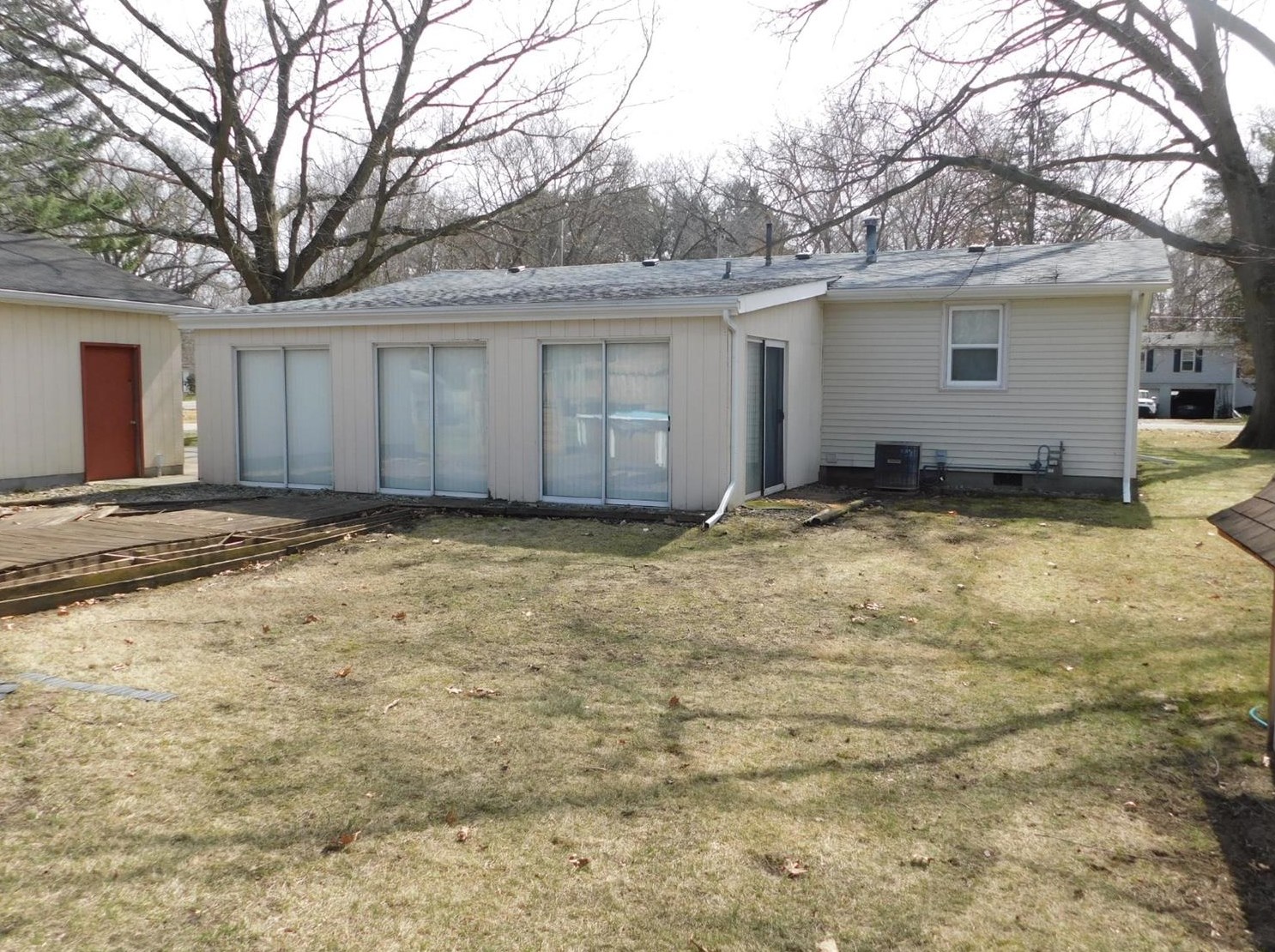 6929 Red Apple Dr, Michigan City, IN 46360-9178