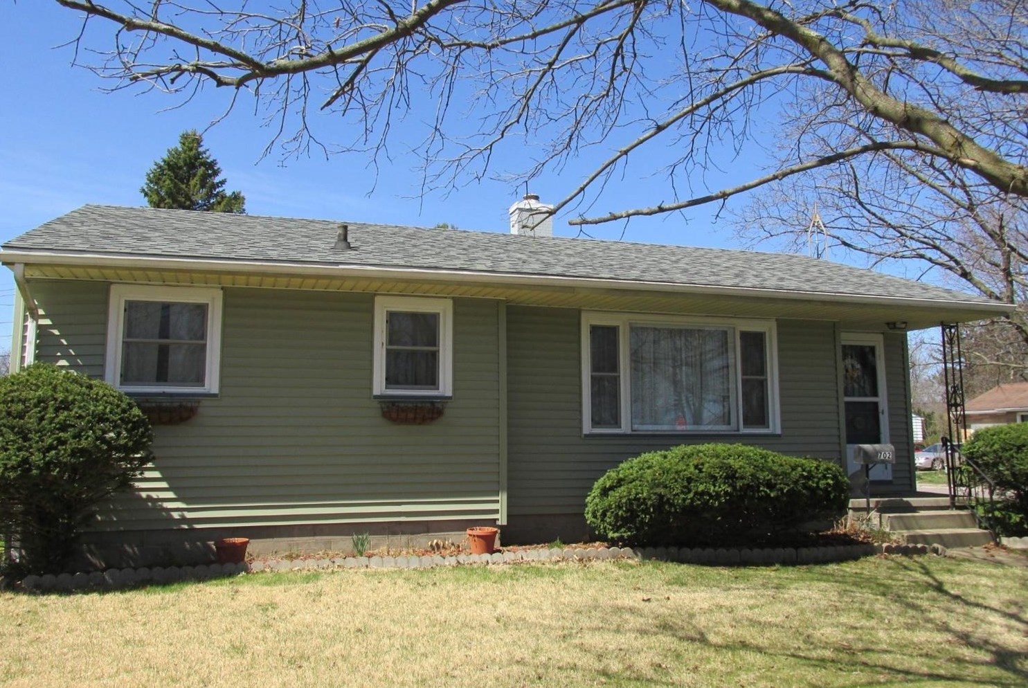 702 Jeffrey Ln, La Porte, IN 46350-3912