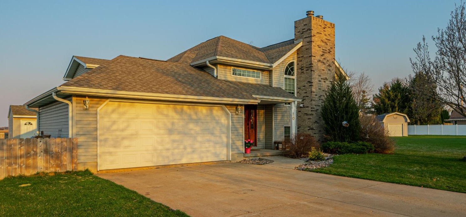 10 Laurelwood Dr, Valpo, IN 46383