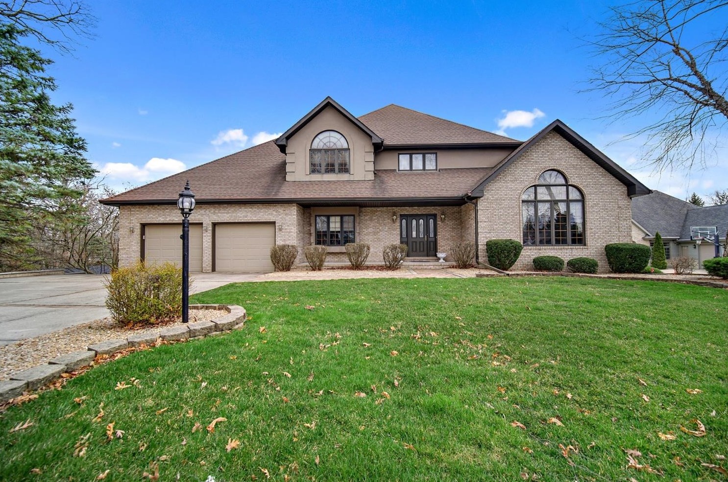 452 Scarborough Rd, Valpo, IN 46385