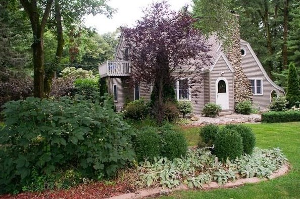 170 Garden St, La Porte, IN 46350-2858