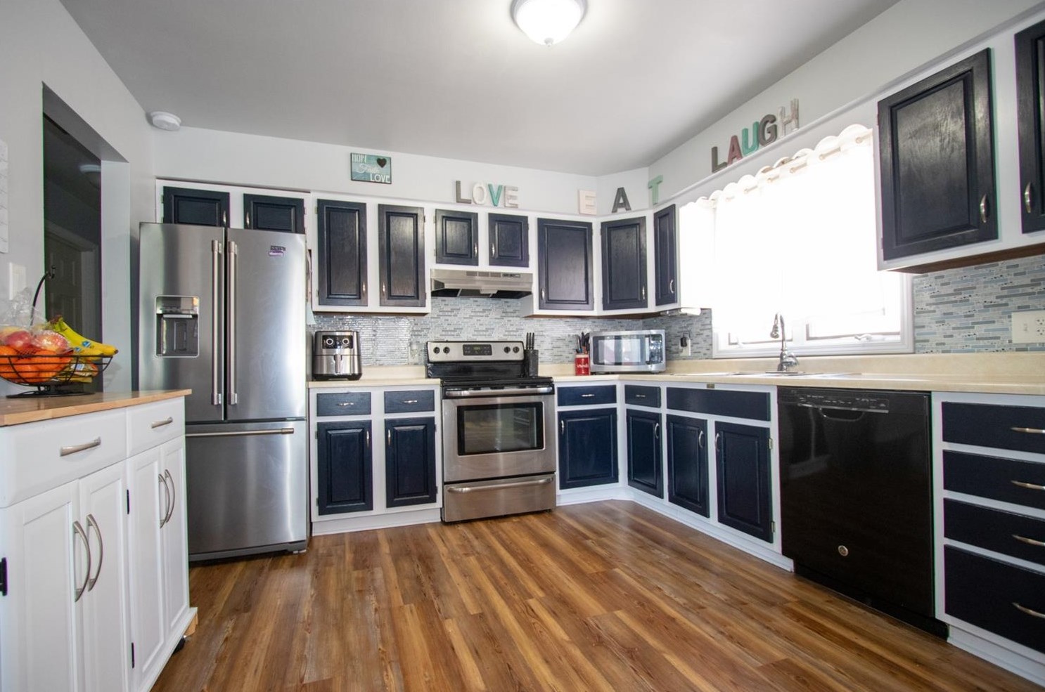 8784 Mathews Ln, Crown Point, IN 46307