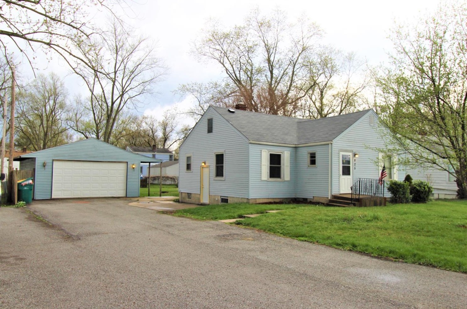 825 W 61st Ave, Gary, IN 46410