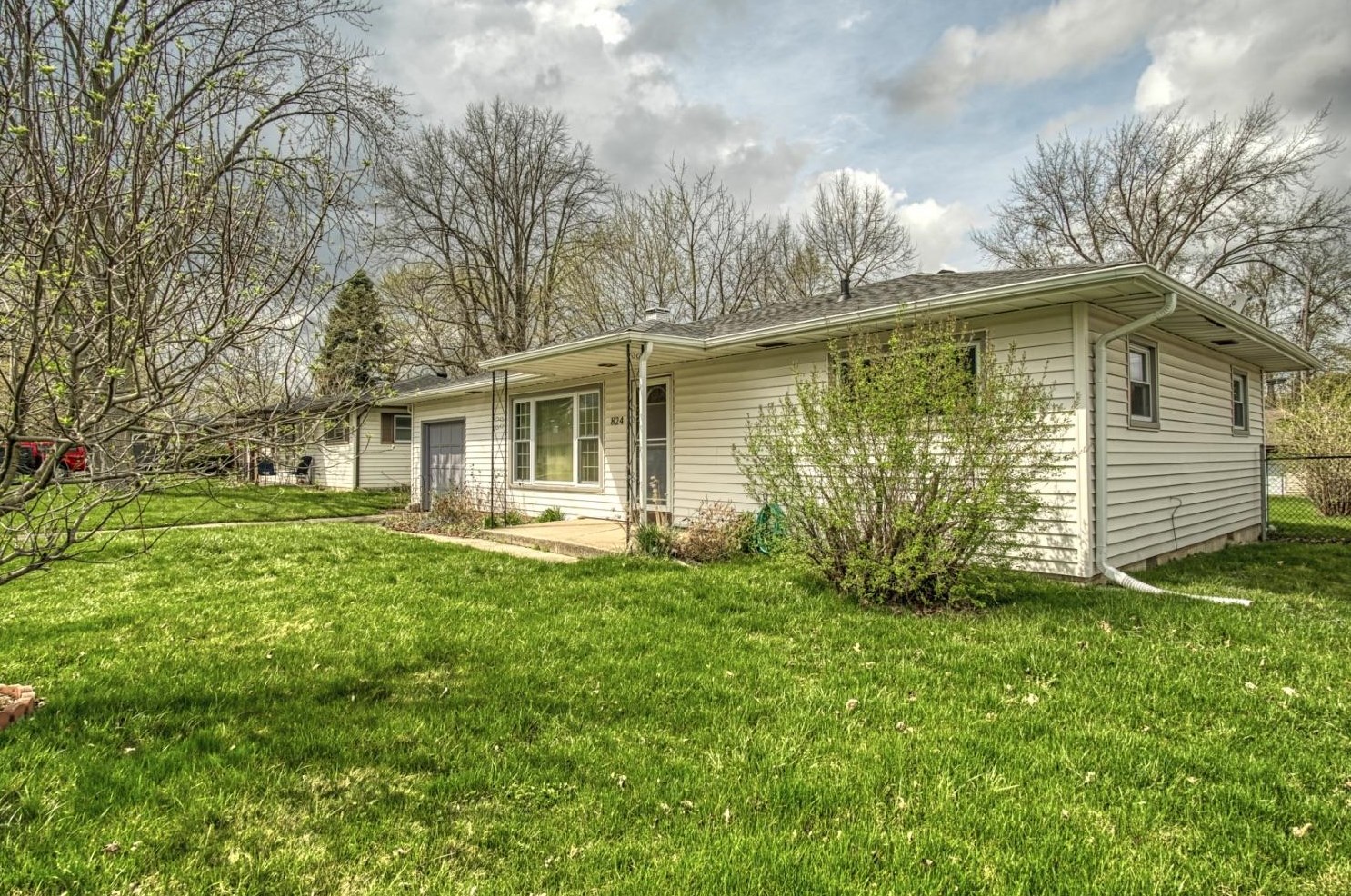 824 W 39th Ave, Hobart, IN 46342