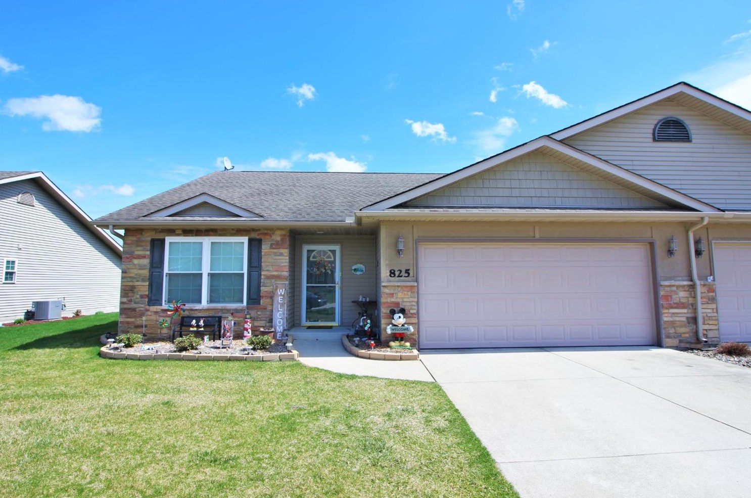 825 Daisy Cir, Demotte, IN 46310-9122