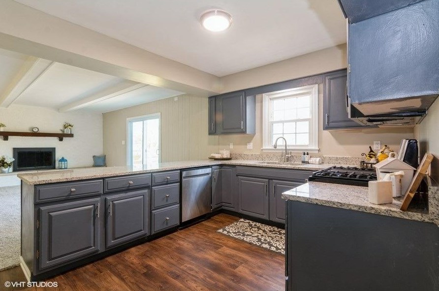 221 Meadowridge Rd, Valpo, IN 46385