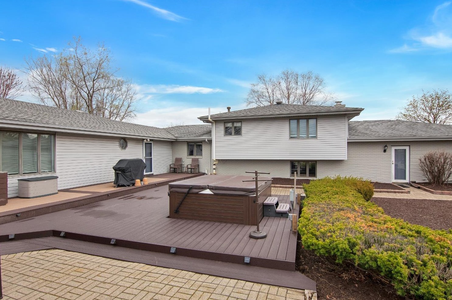 10626 Bell St, Crown Point, IN 46307