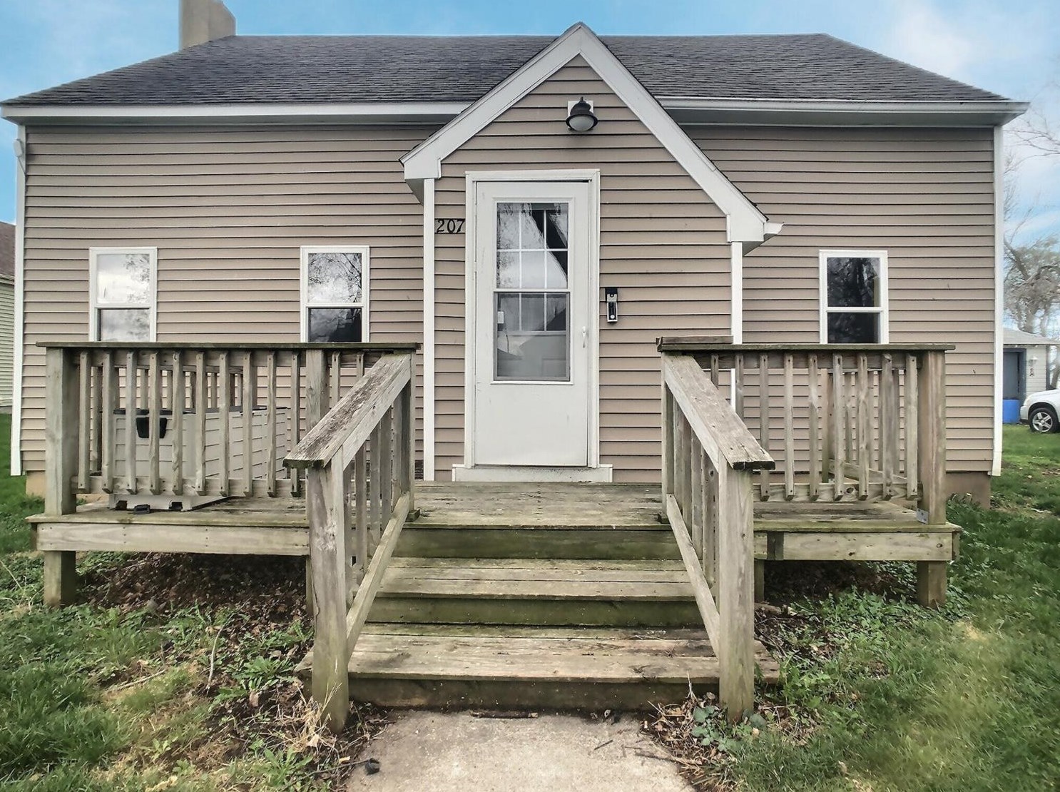 207 Allen St, Kentland, IN 47951-1318