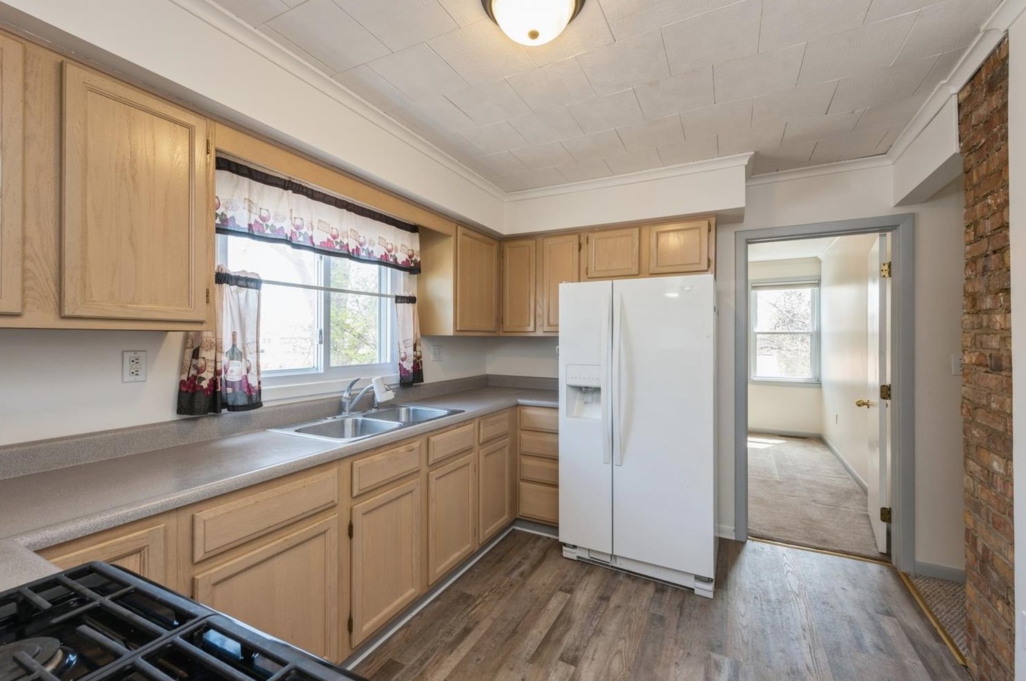 554 Circle Dr, La Porte, IN 46350