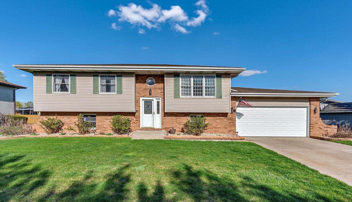 9825 Polk St, Crown Point, IN 46307