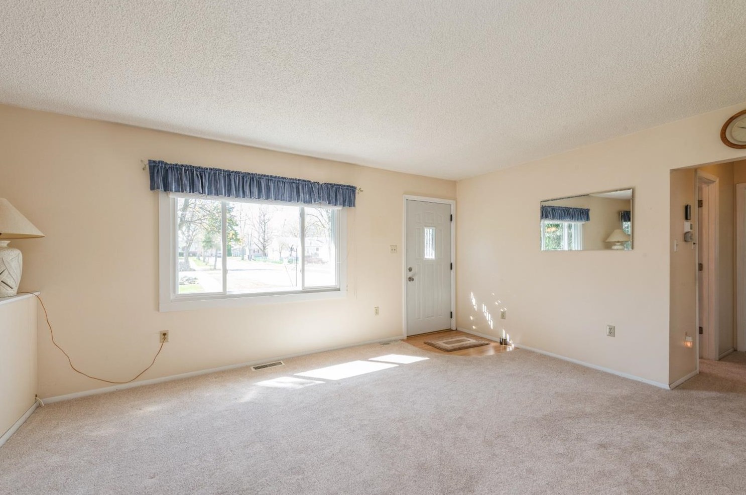 14 Walnut Pkwy, Crown Point, IN 46307