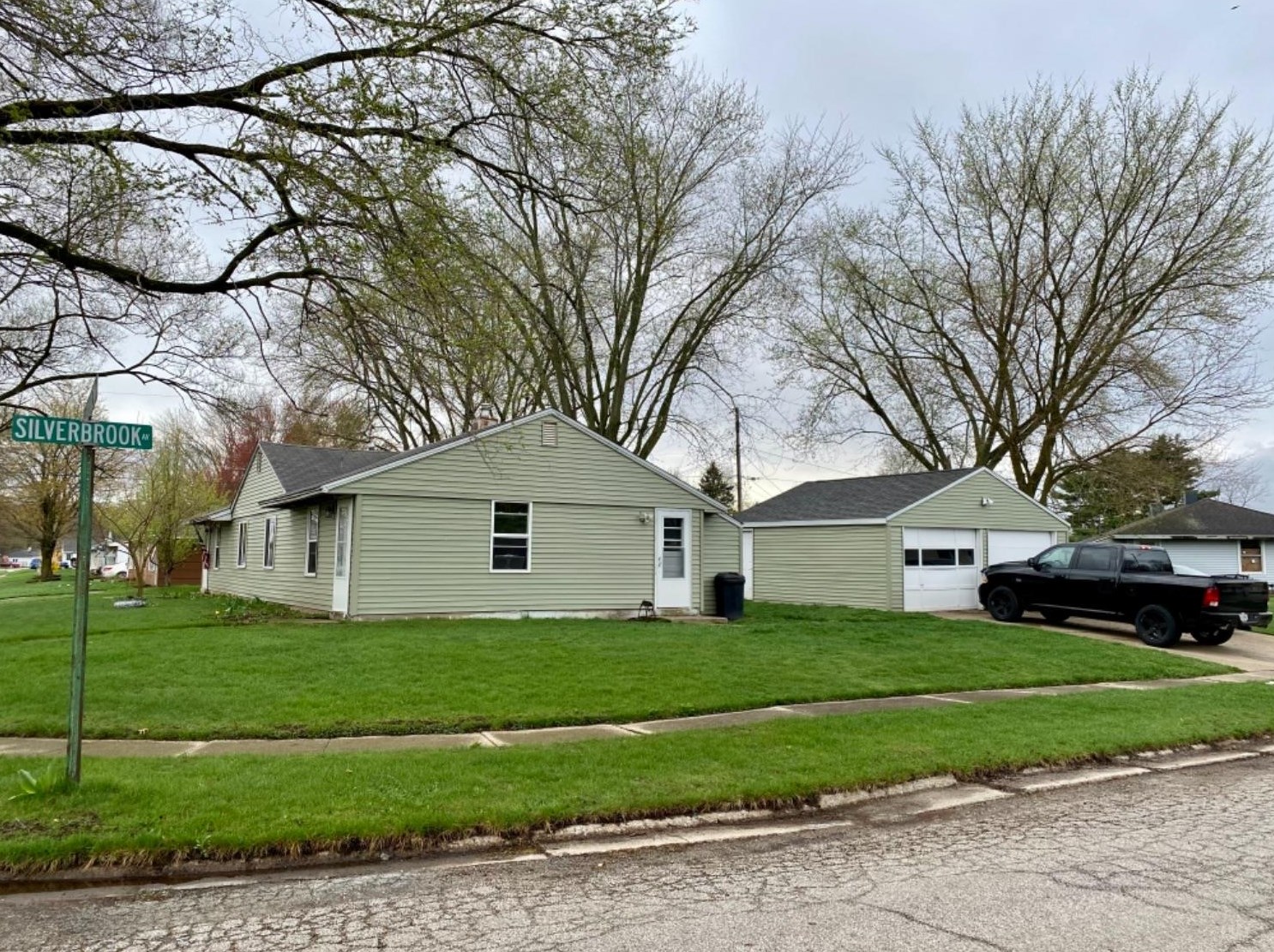 224 Glenview Ave, La Porte, IN 46350-6115