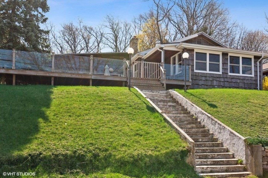 1813 Lake Shore Dr, Michigan City, IN 46360-1461