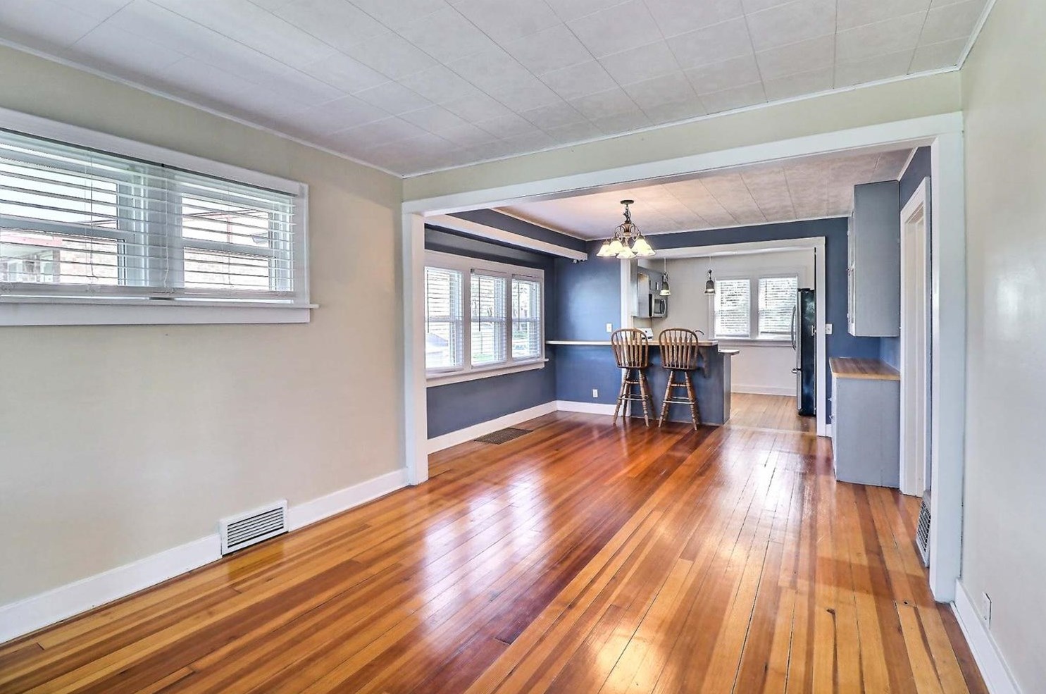 41 Wilhelm St, Schererville IN  46375-2492 exterior