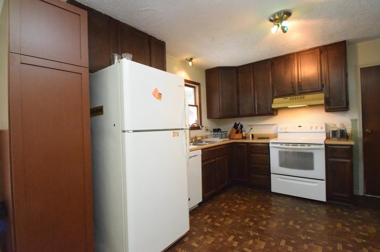 1008 Chestnut Blvd, Porter, IN 46304-3126