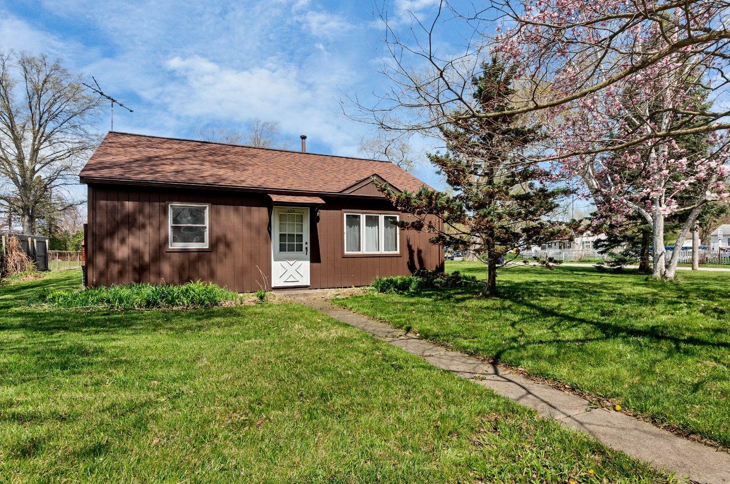 254 Woodlawn Ave, Porter, IN 46304