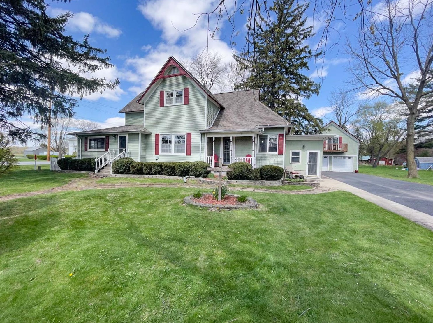 101 Mckinley St, Kouts, IN 46347