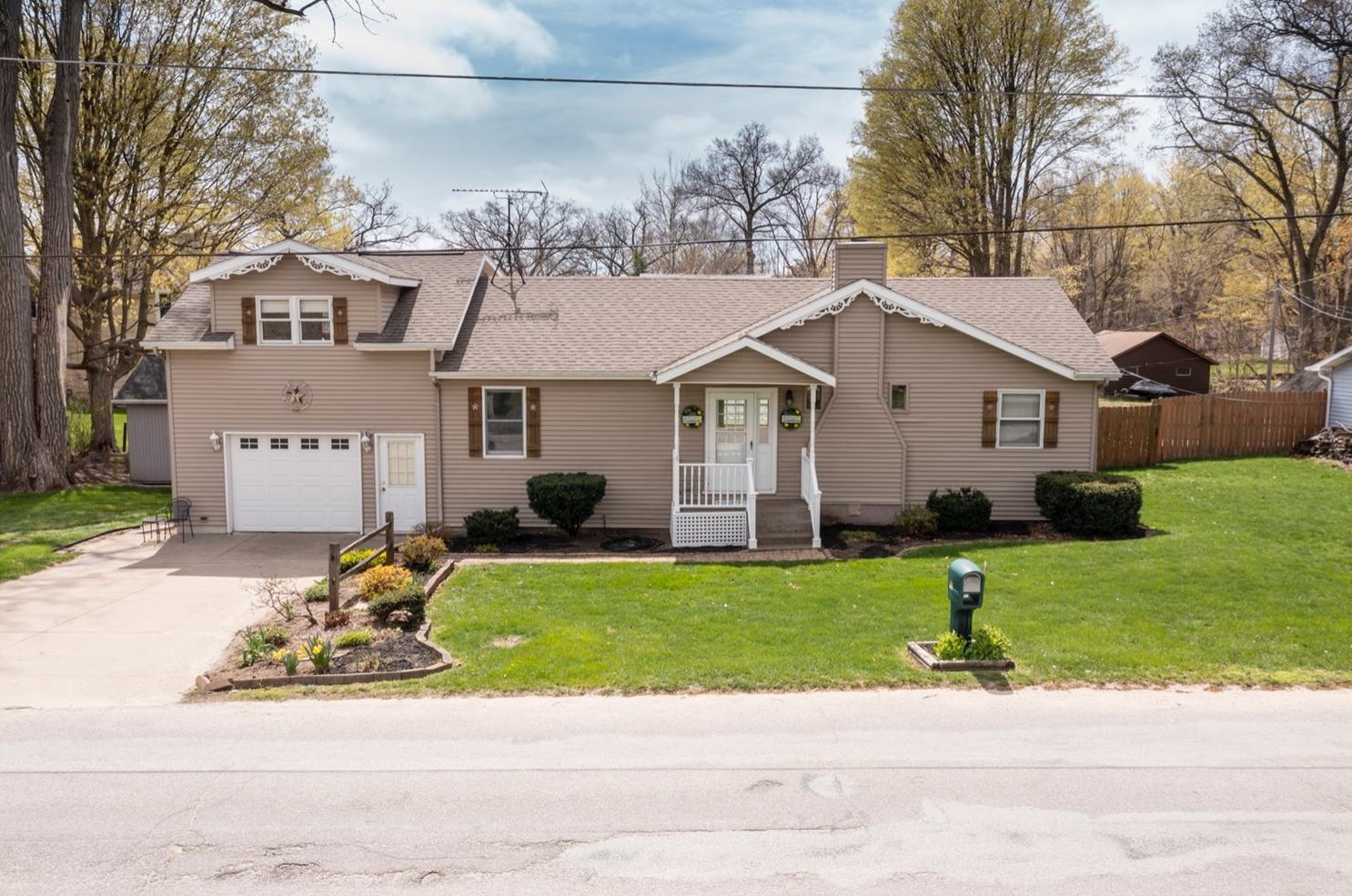 110 Country Club Dr, La Porte, IN 46350