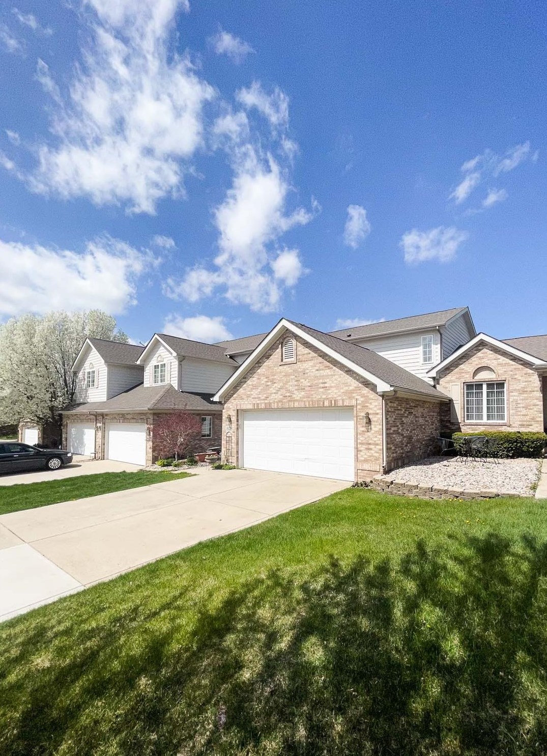 8126 Tuckaway Ct, Crown Point, IN 46307