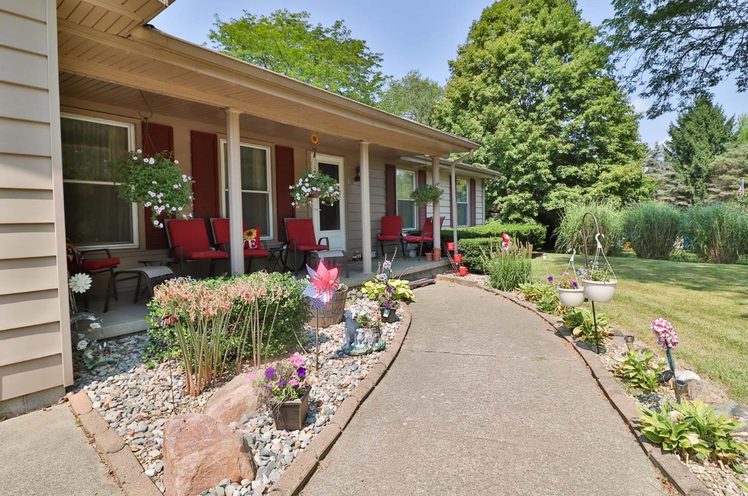758 Meridian Rd, Valpo, IN 46385