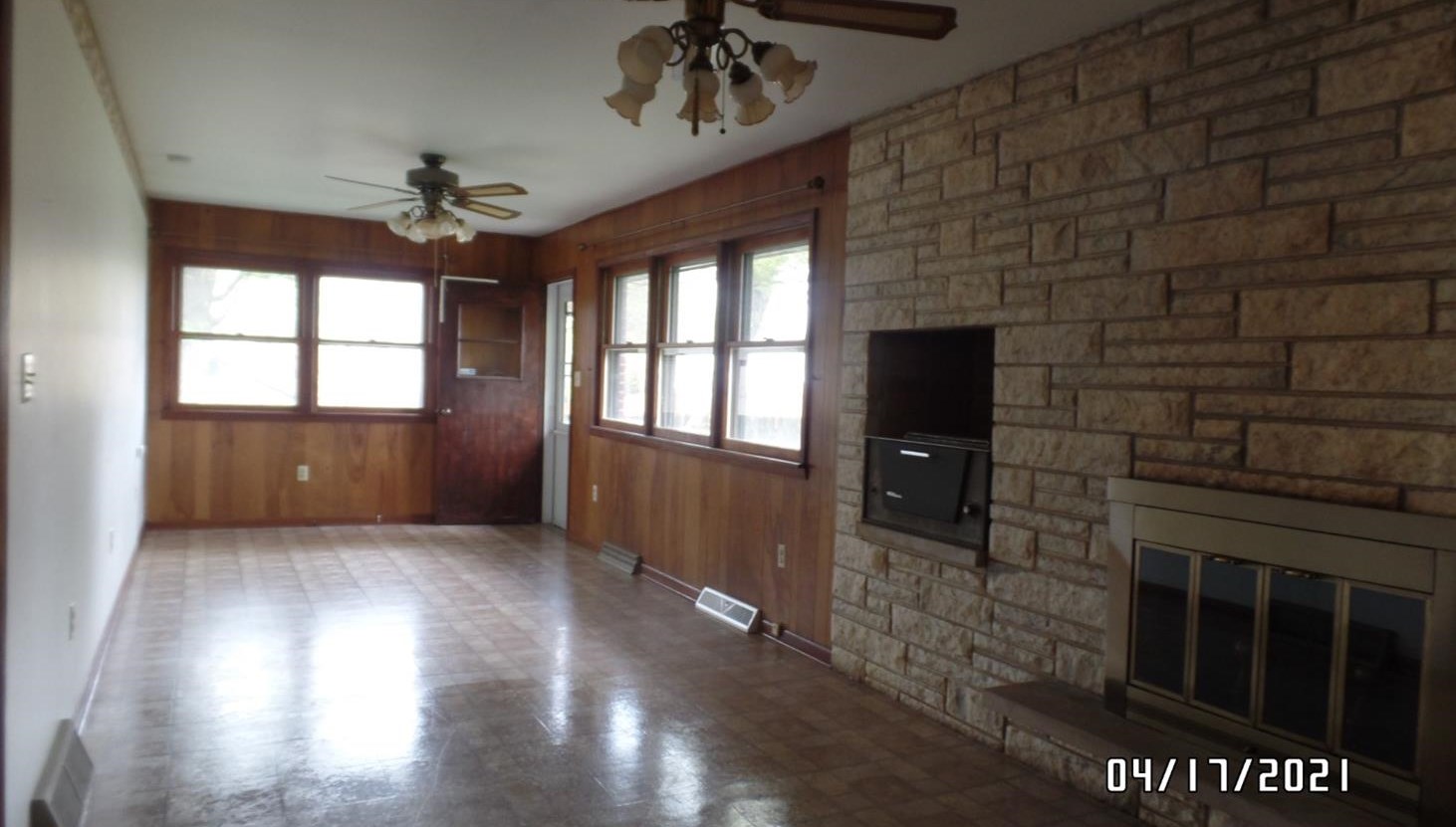 222 N Union St, Hobart, IN 46342