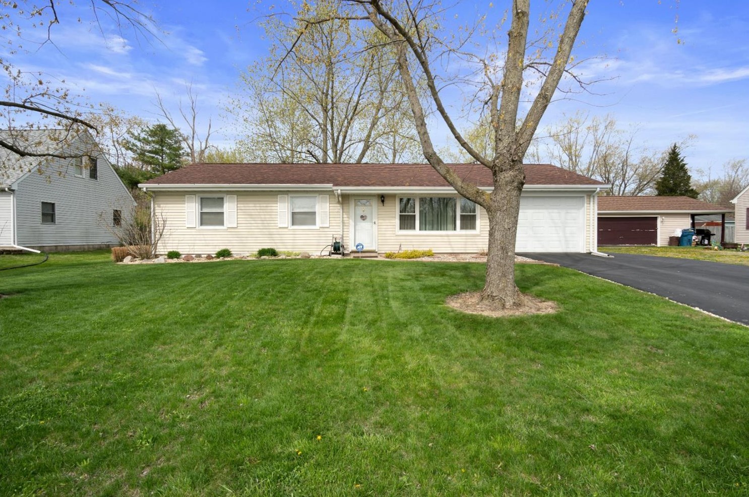 714 Acadia Rd, Valpo, IN 46385