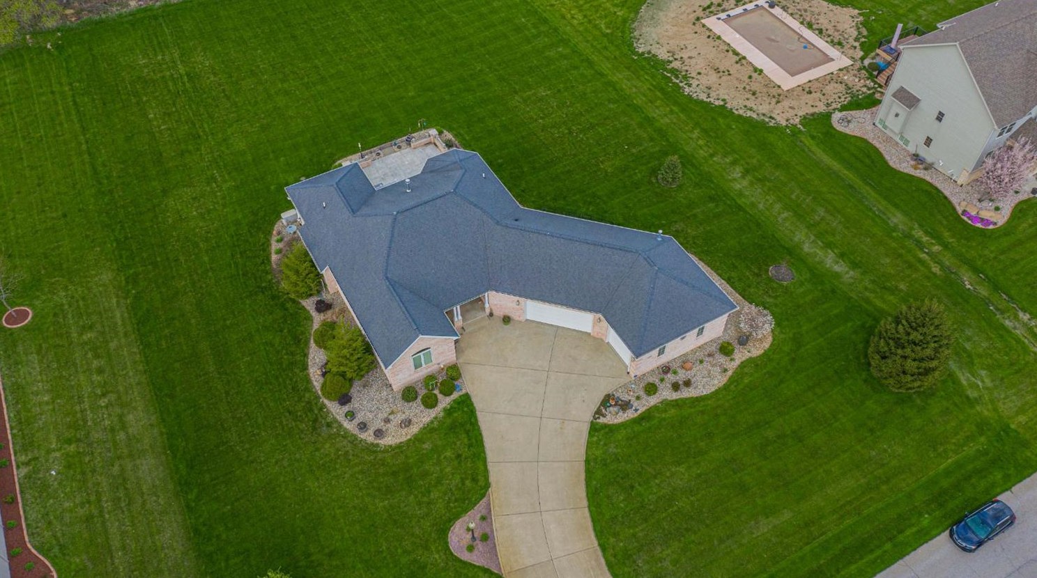 447 Tortoise Dr, Valpo, IN 46383